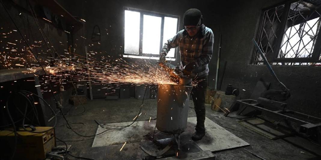 Dayanıklılığı ve çok yönlü kullanımı dikkat çekiyor! 35 yıldır el emeğiyle üretiyor: ‘Ölene kadar devam edeceğim’ 1